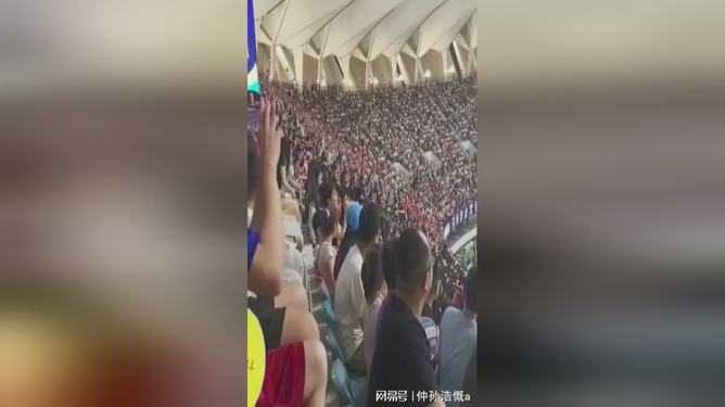 包含热血澎湃的比赛中，球员默契合作，力挽狂澜的词条